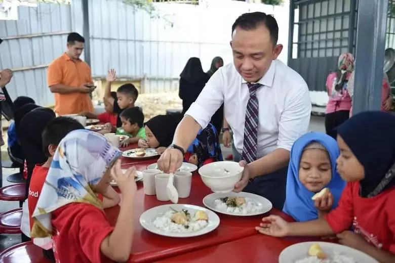Ilustrasi makan siang gratis di Malaysia